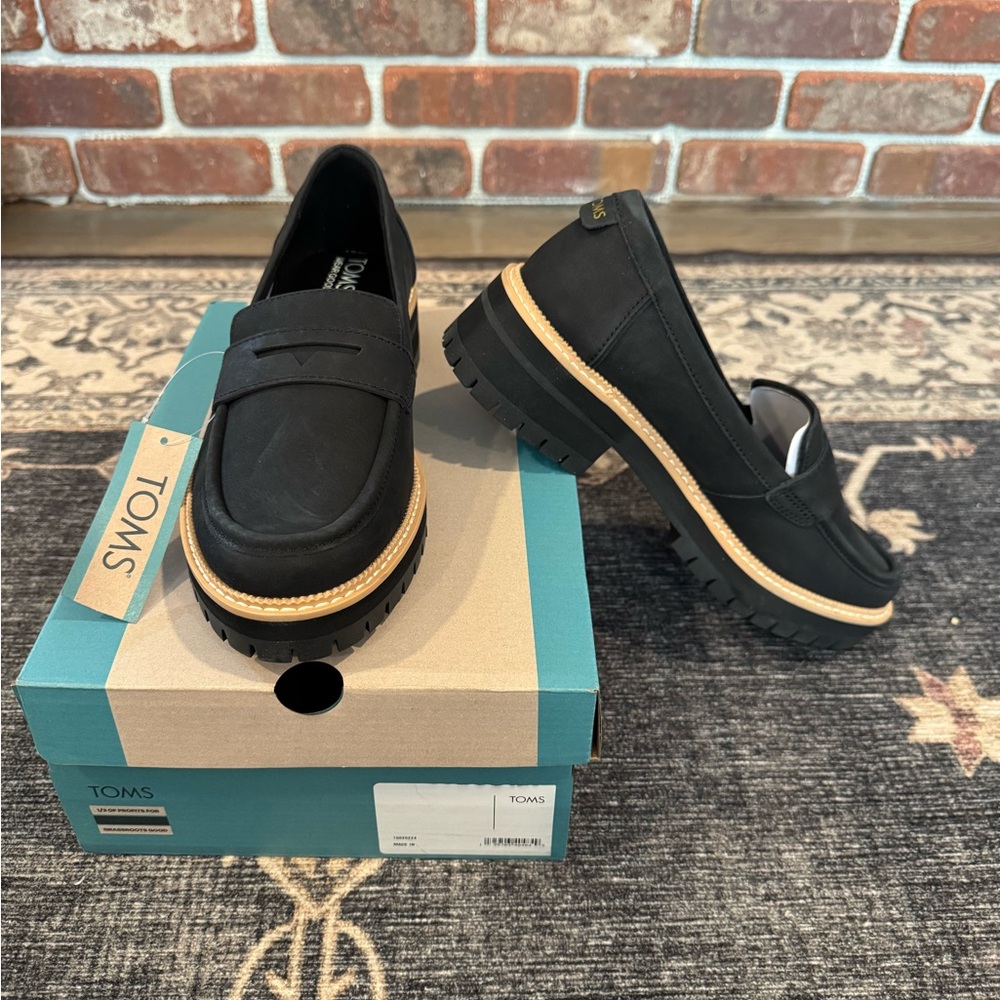 TOMS Black Leather Women’s Cara platform loafers size 9